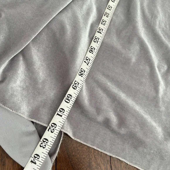 Elegant Gray Velvet Women's Photoshoot Dress - Picture 10 of 16